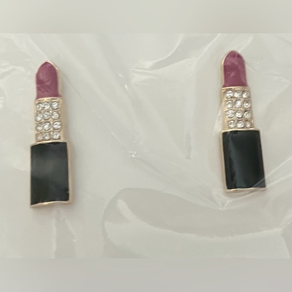 LIPSTICK EARRINGS approx 1” with post backs for pierced ears NIB - Picture 2 of 2